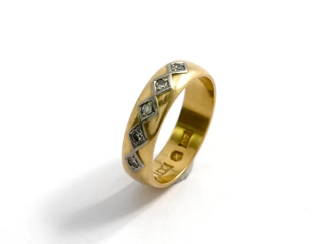 RING, 18K guld, 5 åttkantslipade diamanter 0,15ctv, stl 17,25 mm, vikt 5,3 g, Sverige 1906.