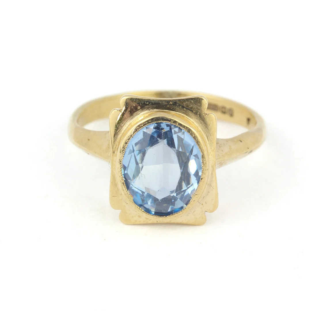 9CT YELLOW GOLD BLUE TOPAZ SET RING. — Rings — Chalkwell Auctions