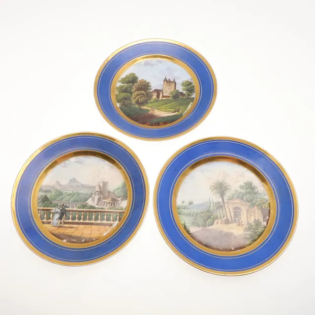 A SET OF THREE LATE 19TH CENTURY SEVRES STYLE CABINET PLATES.