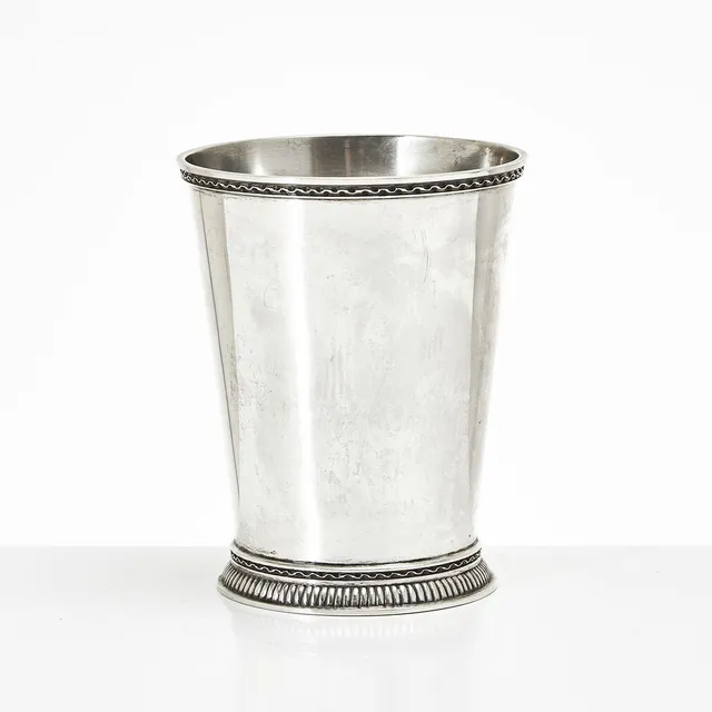 ERIC RÅSTRÖM. Bägare, silver, lätt konisk form, godronnerad fot, dubbla bårder, invändigt förgylld, märkt CGR, Stockholm 1945.