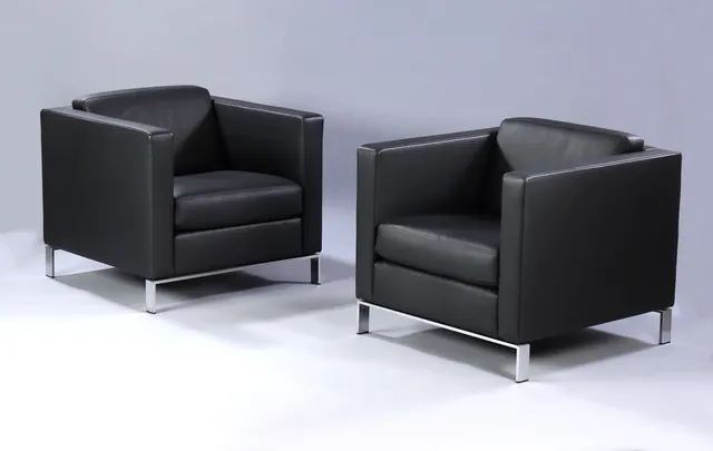 Norman Foster for Walter Knoll. A pair of armchairs, model 501 Congress, black Premium leather, (2)