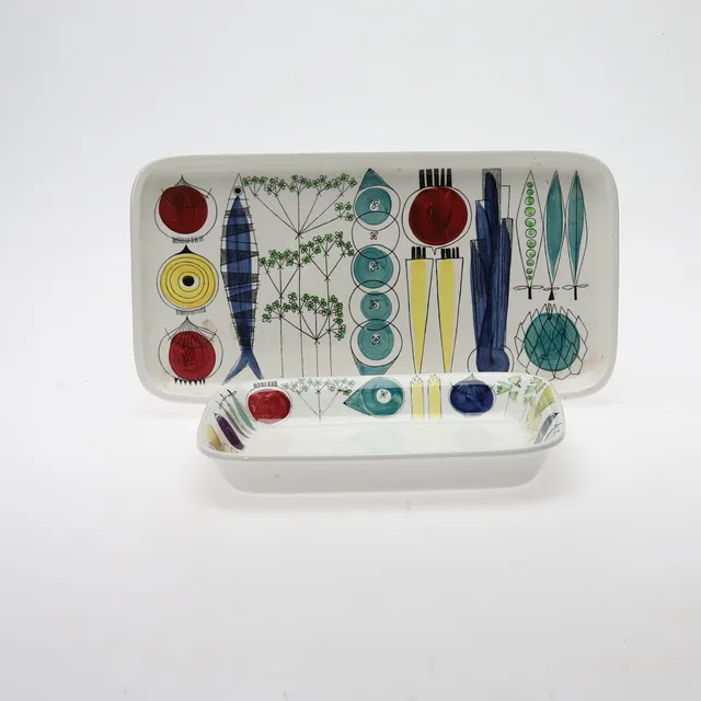 MARIANNE WESTMAN, 2 st. "Picknick", porslin, uppläggningsfat/skål, Rörstrand, 1950-tal.