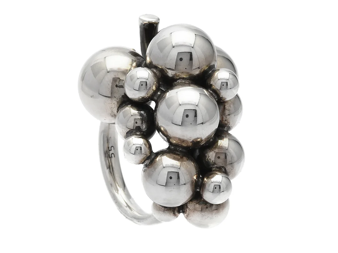 GEORG JENSEN, ring, Moonlight grapes, sterlingsilver, stl 17,25 mm, vikt 21 g, originaletui. — Smycken/Ring — Kaplans