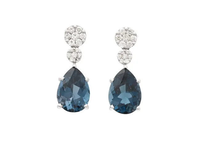 ÖRHÄNGEN, 18K vitguld, 2 droppslipade topaser ca 9,00 ctv, 28 briljantslipade diamanter ca 0,50 ctv, ca W-TCa/SI-P, höjd 2,3 cm, vikt 6,1 g.