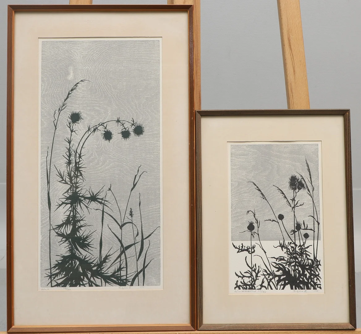 TORBJÖRN ZETTERHOLM. Träsnitt, 2 st, "Väddklint" & "Tistel", numrerade, signerade, daterade 1972. — Engravings & Prints — Ekenbergs Auktioner