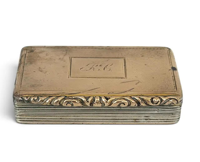 GEORGE III SILVER GILT SNUFF BOX.