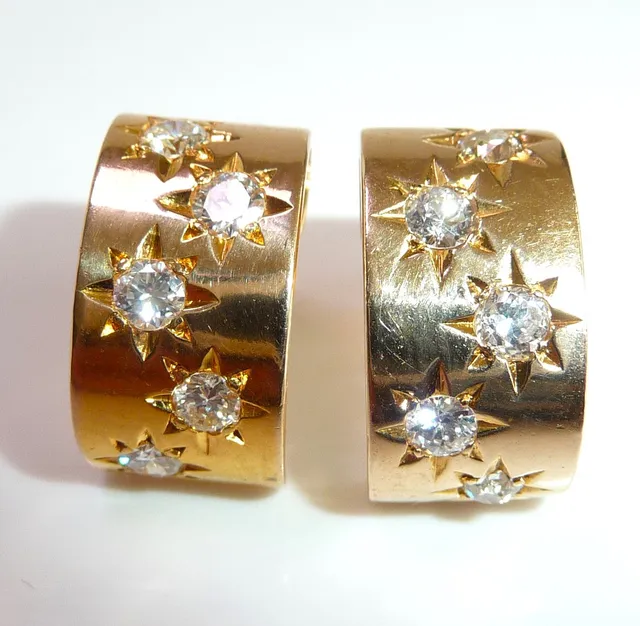Ohrringe 750 Gold Halb-Creolen, Diamanten.