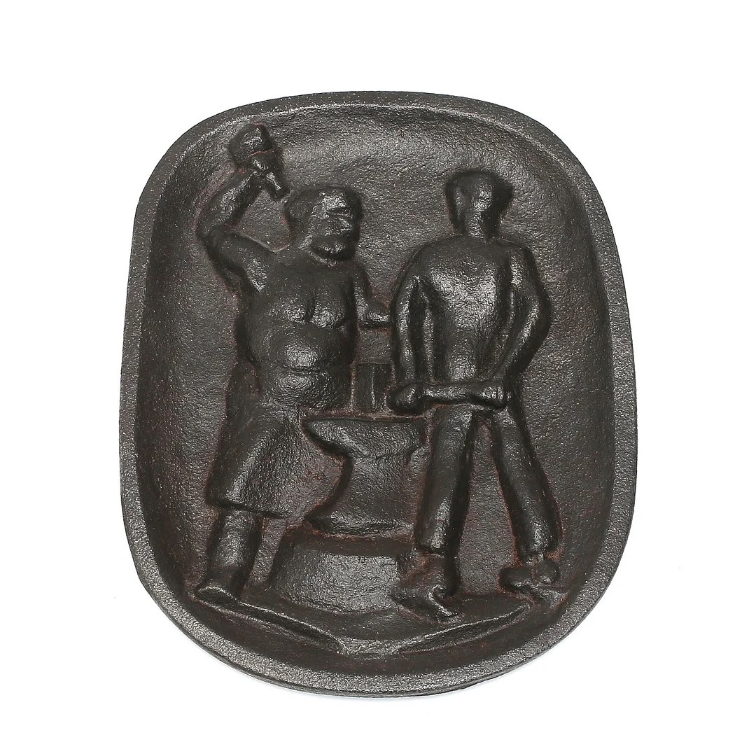 ALLAN EBELING. "Smederna", relief/fat i gjutjärn. — Sculptures & Bronzes — Auktionshuset Kolonn