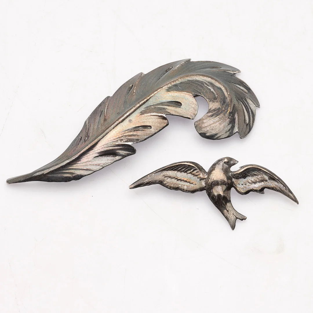 BROSCHER, 2 st, silver, b.la. Joh. Petterssons Eftr. Stockholm, 1946. — Brooches & Pendants — Gomér & Andersson Norrköping