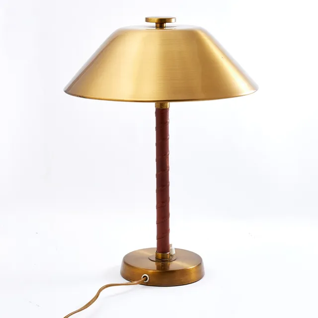 EINAR BÄCKSTRÖM. Bordslampa, modell 5014, 1900-talets mitt, skärm i mässing, invändigt lackerad.
