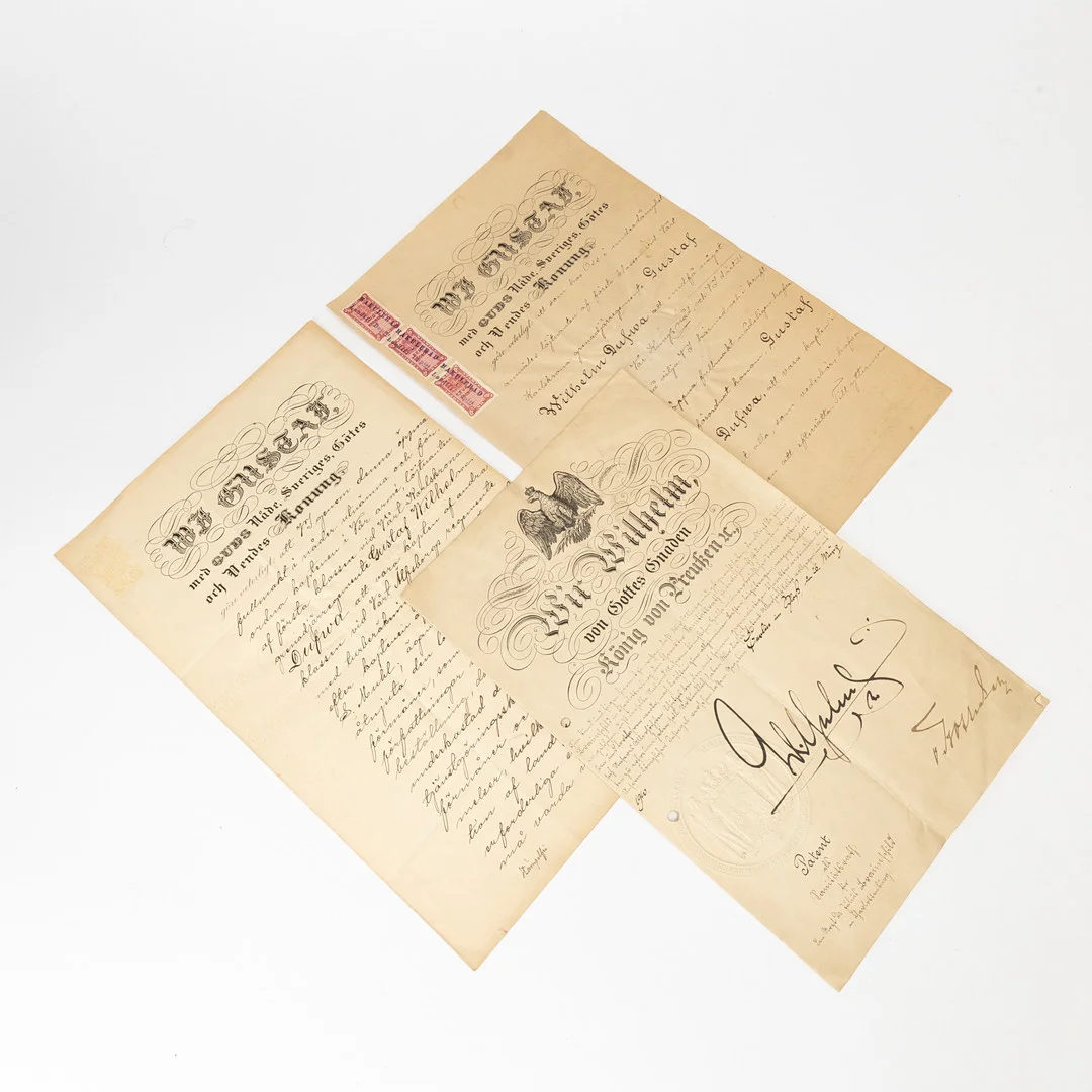 DOKUMENT, 3 st, signerade av Wilhelm II av Preussen samt Gustav V, 1900-talets början. — Autographs & Manuscripts — Auktionshuset Kolonn