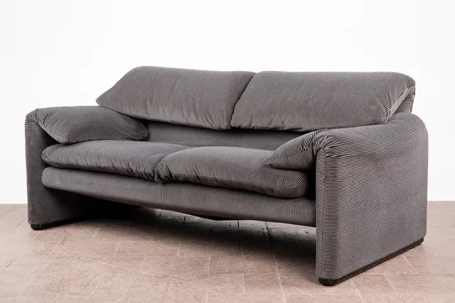 VICO MAGISTRETTI. Cassina, Sofa / Couch, Modell 'Maralunga', Stahl, Velours, Kunststoff, Entwurf 1973, Italien.
