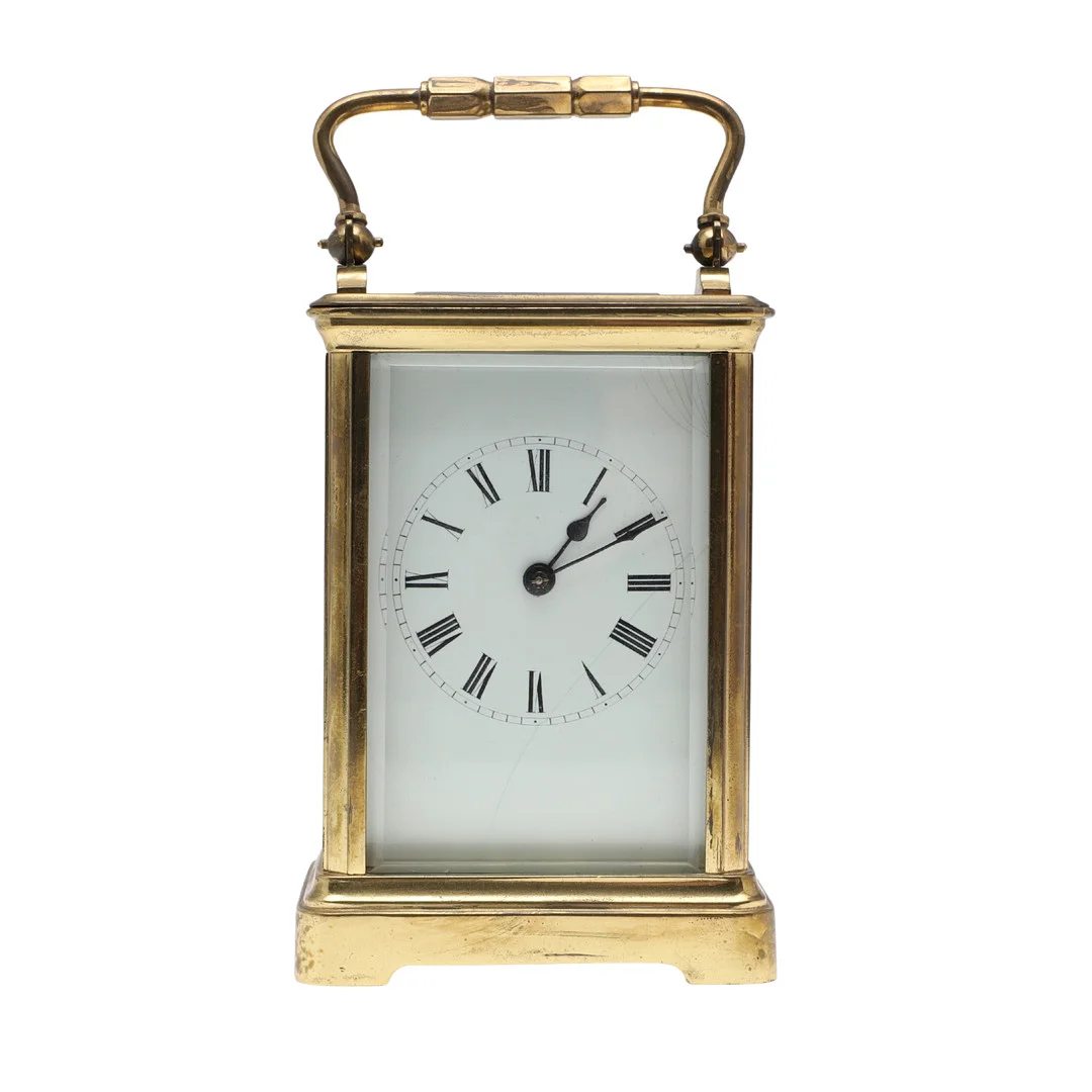 A BRASS CASED CARRIAGE TIMEPIECE. — Mantel clocks — Lawrences Auctioneers