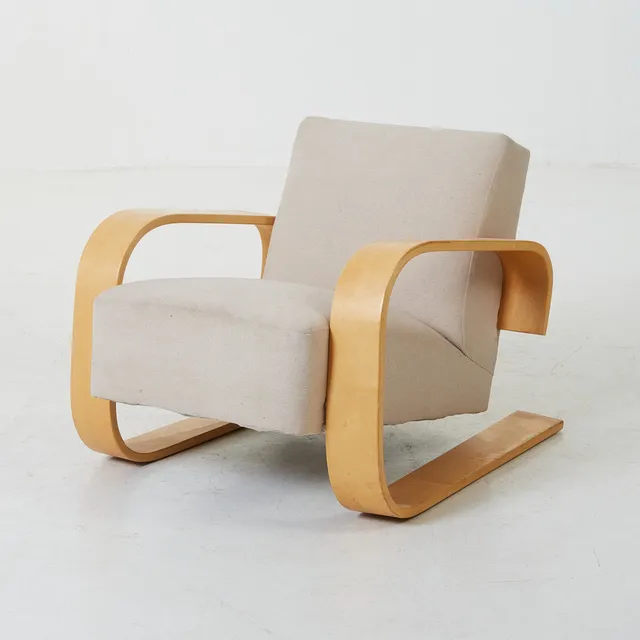 ALVAR AALTO. fåtölj "Tank chair", modell 400, Artek, Finland, dkiktlimmad björk, fast stoppad klädsel.