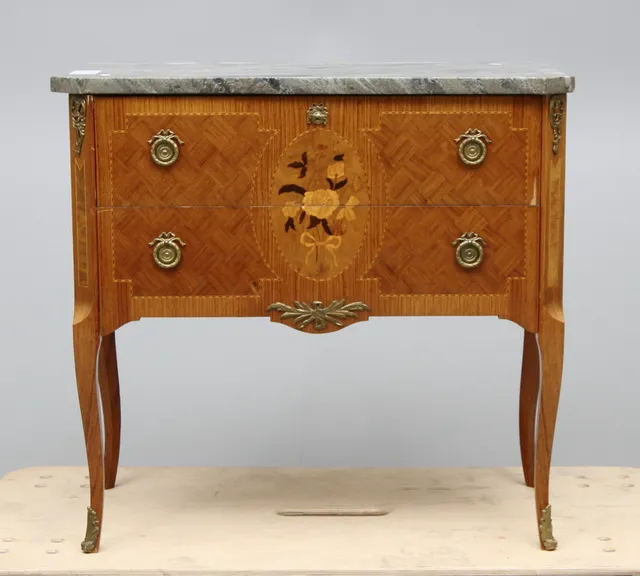 BYRÅ, Louis XVI-stil, 1900-tal.