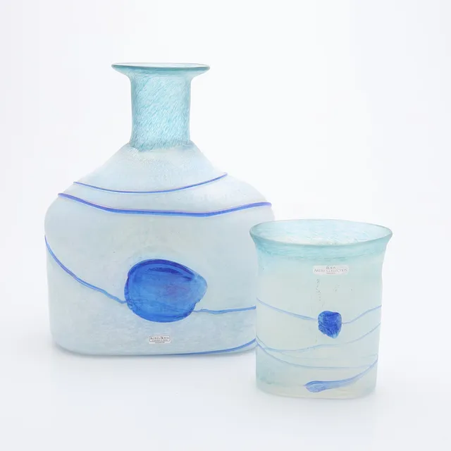 BERTIL VALLIEN. TVÅ VASER, "GALAXY BLUE", BODA ARTIST COLLECTION.