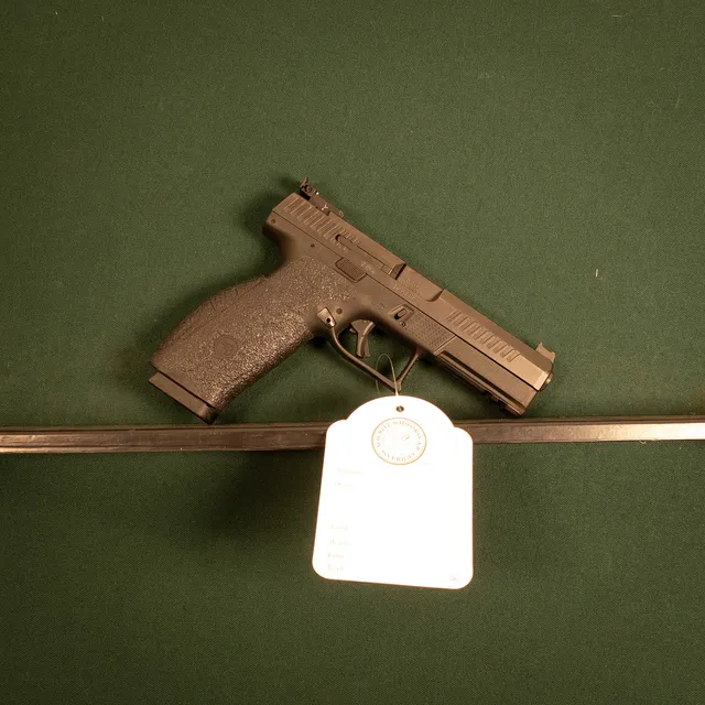 CZ Modell P-10 F KAl. 9x19 Tillv.nr: D419836 SE3263912.