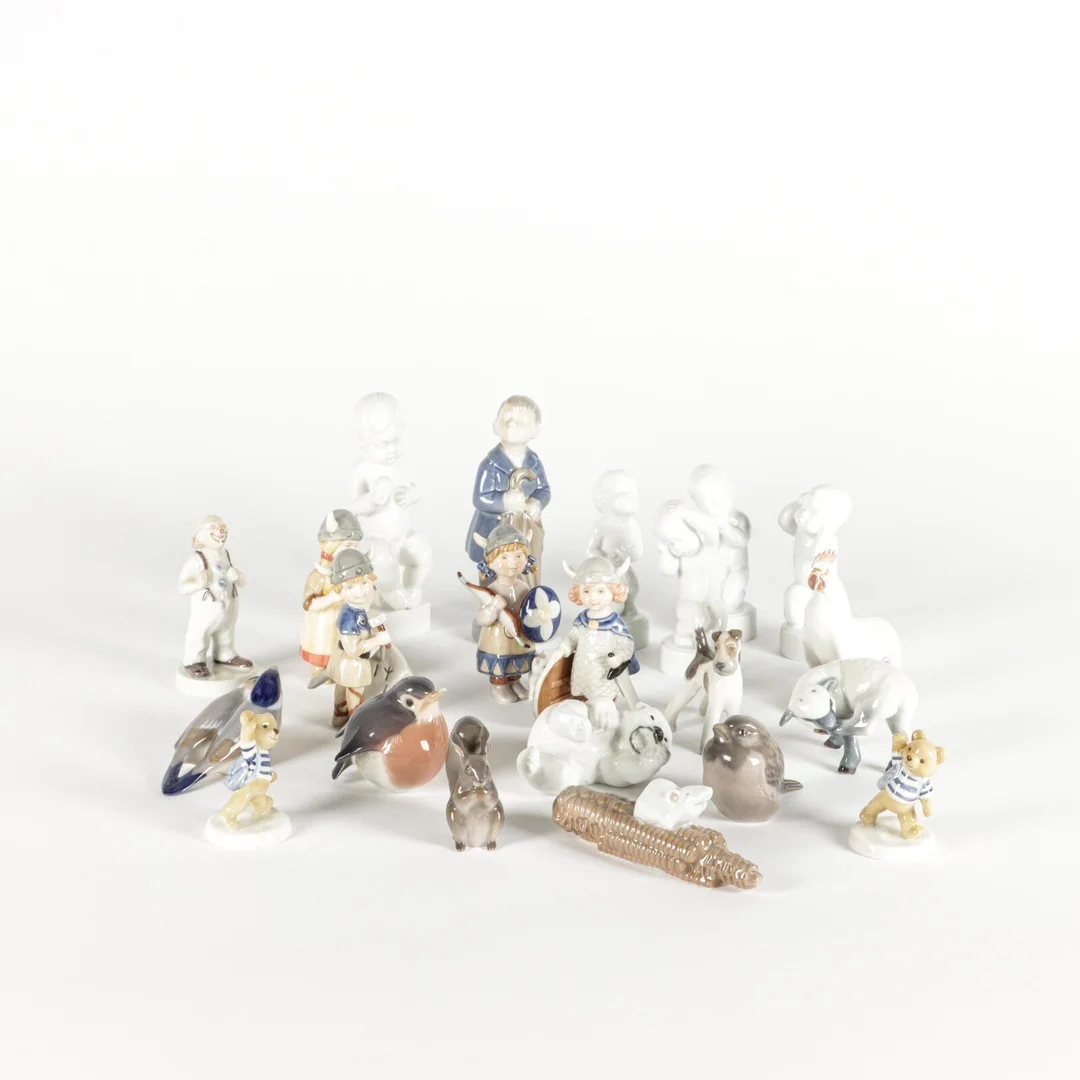 Royal Copenhagen, Bing & Grondahl. Collection of porcelain figurines (22) — Glass, porcelain and ceramics/Figures — Lauritz