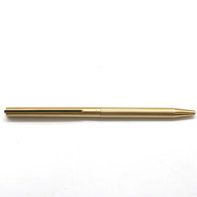 S.T. DUPONT. VERGOLDETER S.T. DUPONT CLASSIQUE KUGELSCHREIBER IM NADELSTREIFEN-DESIGN.
