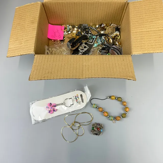 MIXED COSTUME JEWELLERY.