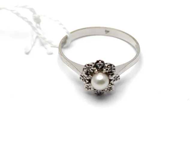 Ring vitguld 18K 1,9g Ø17¼ med åttkantslipade diamanter 8xca.0,005ct