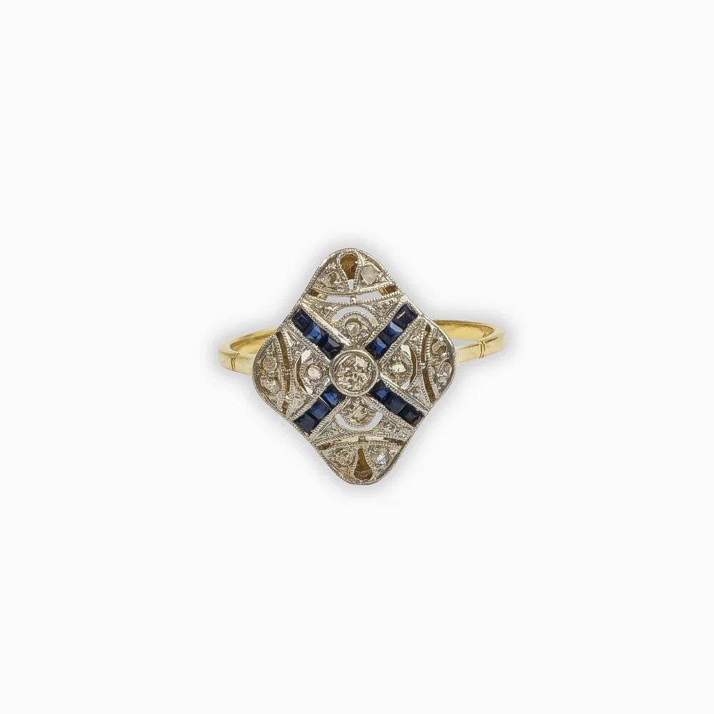 Anillo en oro y platino. Diseño calado alternado diamantes y zafiros. Art Déco. — Rings — Barcelona Auctions