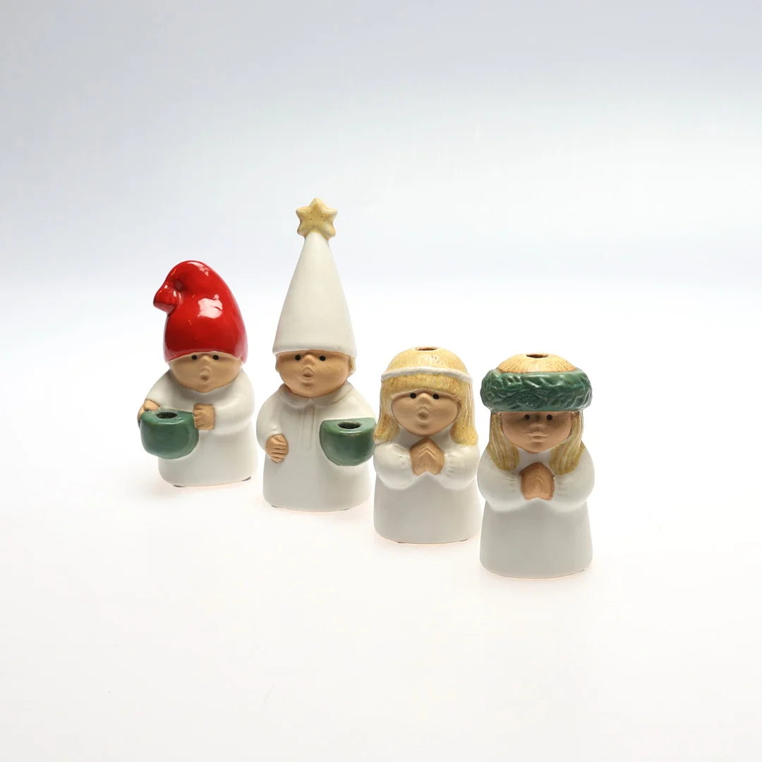 LISA LARSON. Ljushållare 4st, "Luciatåg", stengods, märkta Rörstrand och signerade. — European — Gomér & Andersson Jönköping
