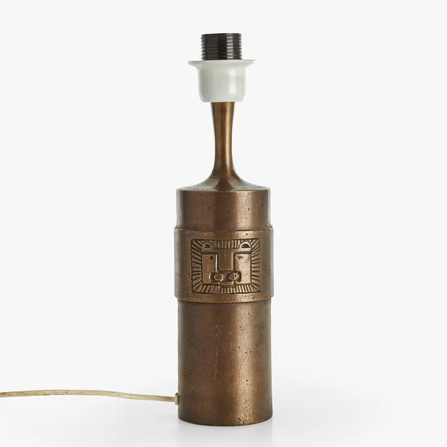 STIG BLOMBERG. Bordslampa, "Lampan 750", 1960-tal, stämpelmärkt, brons, med dekor av lejon.