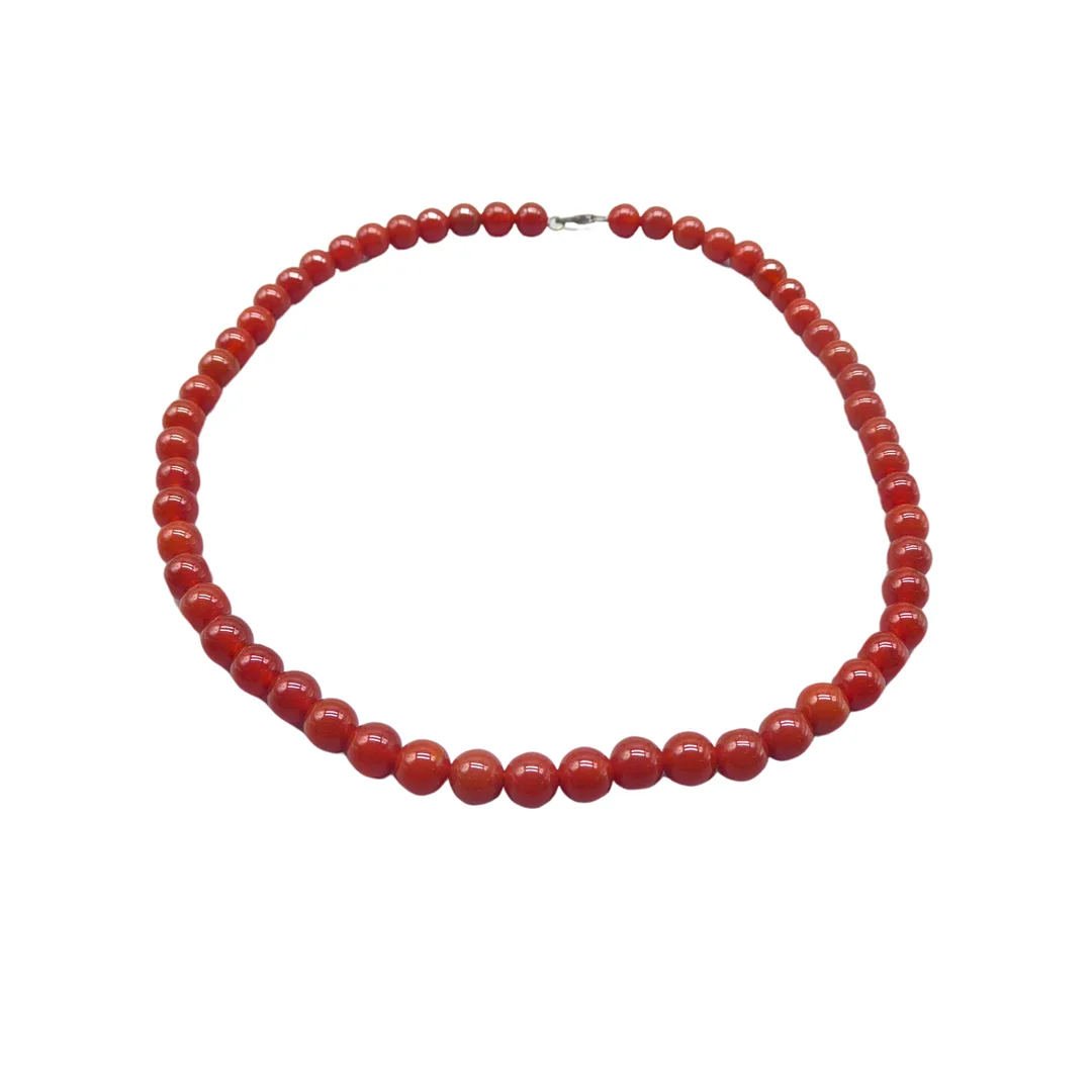 ROTE PERLENKETTE MIT EINEM 925ER SILBERVERSCHLUSS. — Jewellery — Auktionshaus Stuber's Hammerschlag