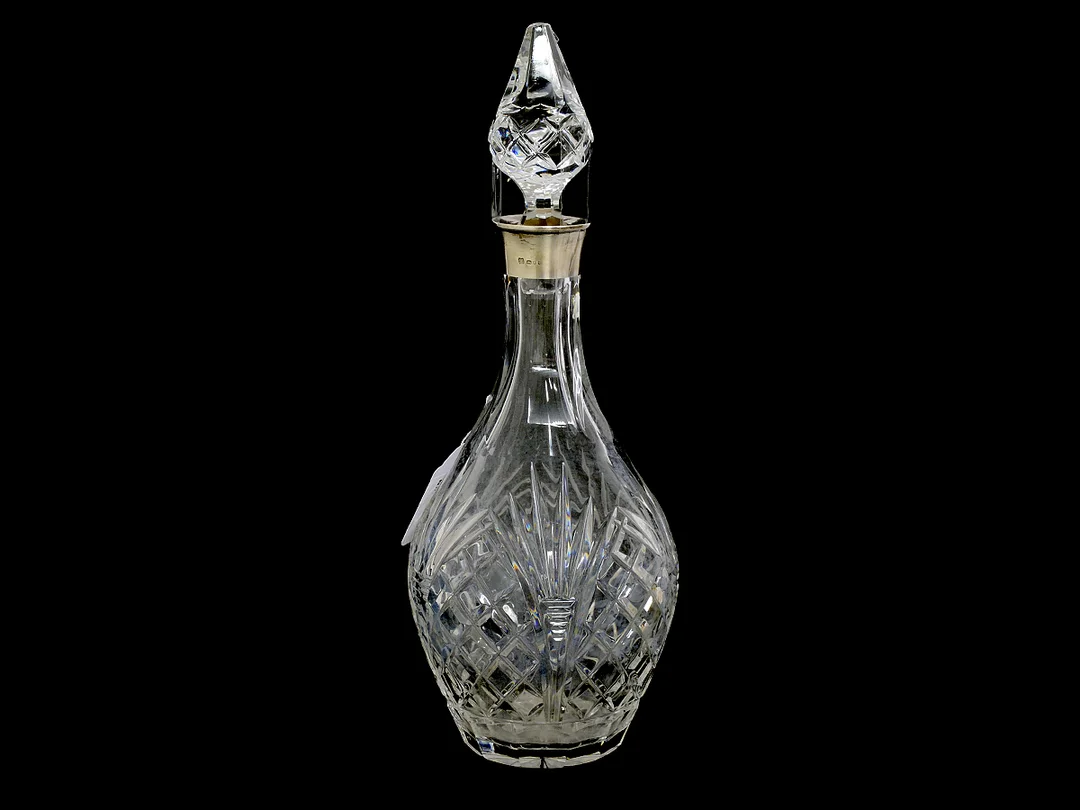 Glaskaraff med propp med silverkant/naggad engelsk stämplad H33cm — Glas/Övrigt — Kaplans