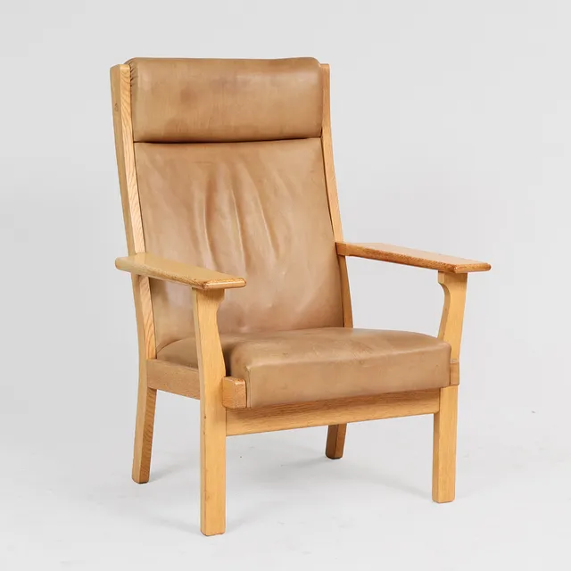 HANS J WEGNER. Lænestol af eg og læder, model GE-181, Getama, 1960-1970'erne.