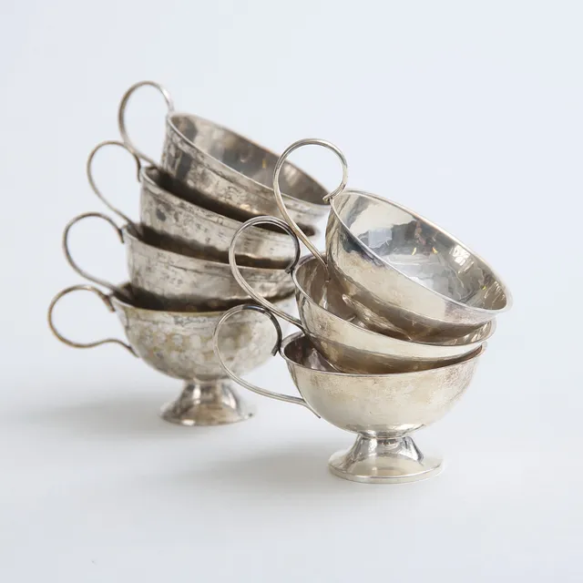 PUNSCHMUGGAR, 7 st silver/nysilver, hamrad dekor, vikt silver 91 gram.