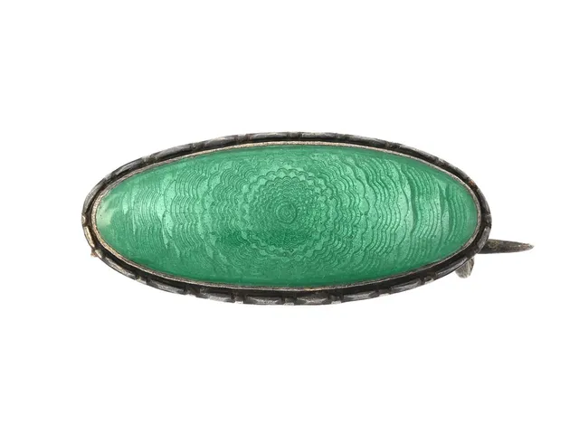 BROSCH, silver, grön emalj, Göteborg 1916, mått 12 x 27 mm, vikt 2,6 g.