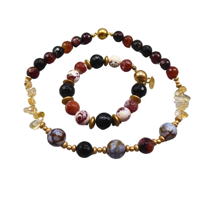 MODESCHMUCK SET BESTEHEND AUS ARMBAND UND KETTE.