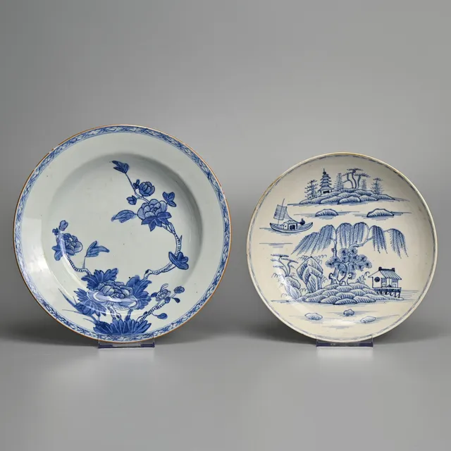 TWO CHINESE BLUE AND WHITE PORCELAIN DISHES, 18TH CENTURY.