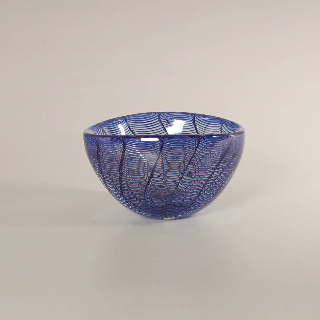 HANNE DREUTLER & ARTHUR ZIRNSACK. Skål, glas, Studio Åhus, signerad, 2004. — Art glass — Auktionsverket Engelholm