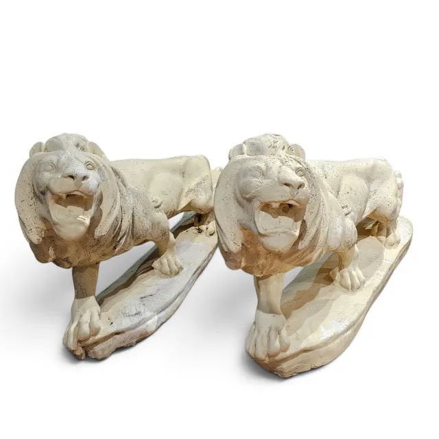 Pareja de leones en pidra arenisca.