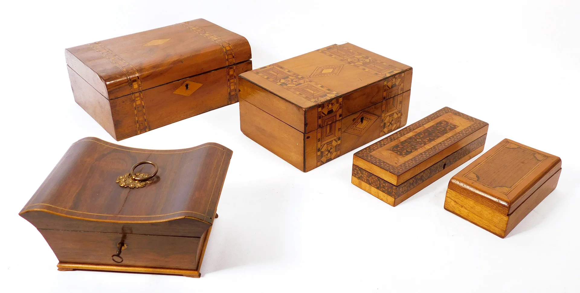COLECCIÓN DE CAJAS ANTIGUAS, cinco, distintas maderas, siglo XIX. — Miscellaneous — Barcelona Auctions