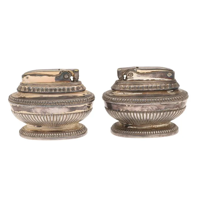 A PAIR OF VINTAGE RONSON SILVER PLATED TABLE LIGHTERS.