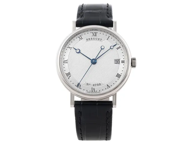 BREGUET, Classique, Cal 591A, Serie nr. 0115807, Ref nr. 9067BB/12/976, Boett nr. 4750 BK, herrur, 33,5 mm, 18K vitguld, automatisk, safirglas, datum, glasbaksida, läderband, originalspänne i 18K vitguld, cert, juni 2018, träbox, ytterkartong.
