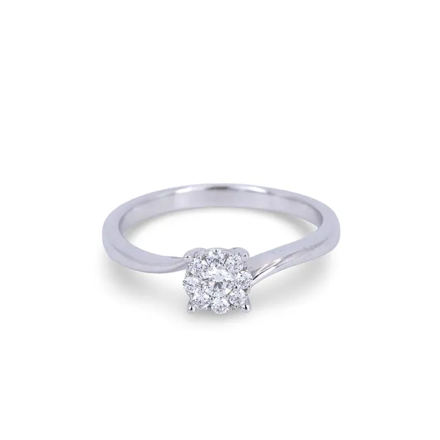18CT DIAMOND CLUSTER RING.