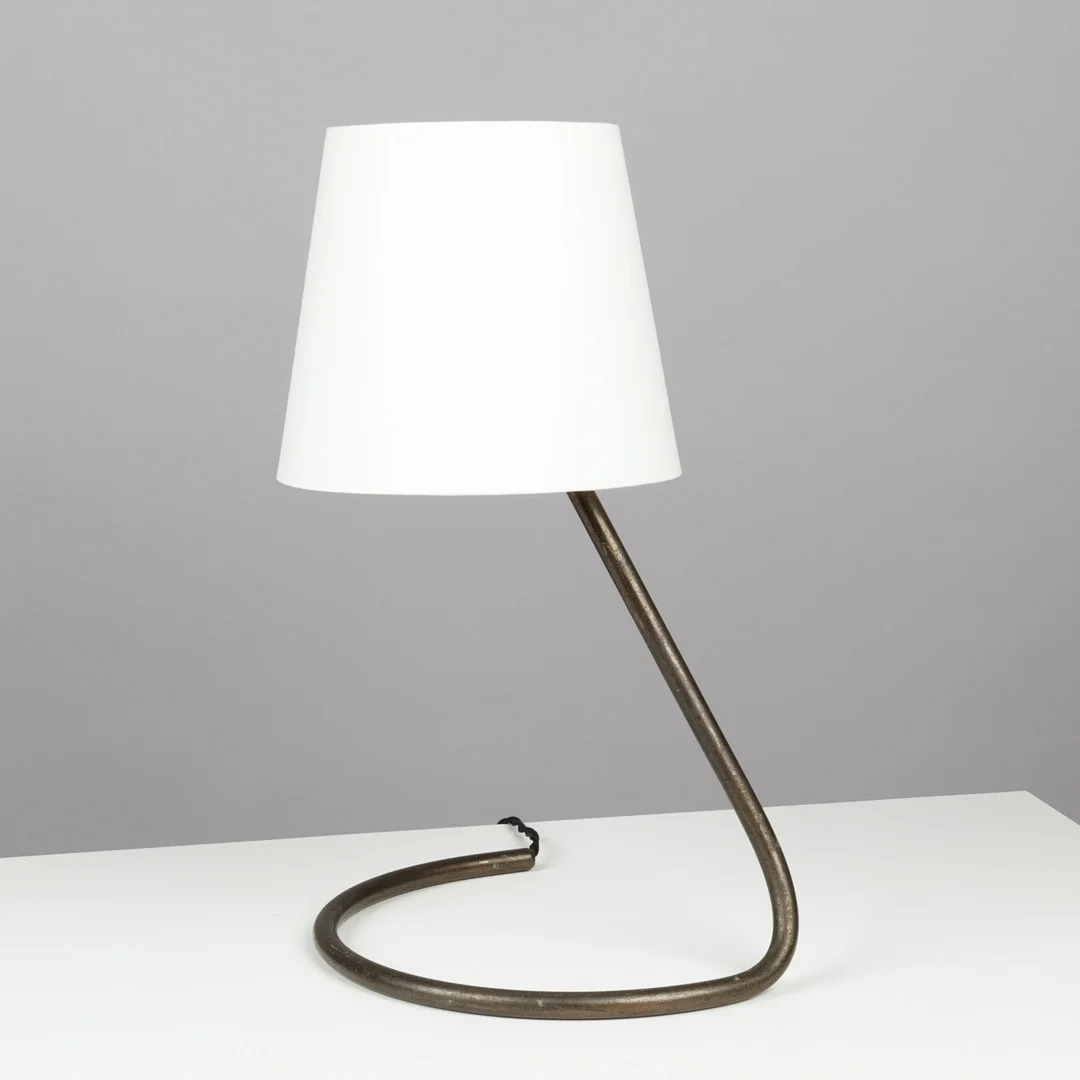PIET HEIN. "Funco" bordlampe med stel af bruneret messing, Lyfa, model 31386, Danmark, formgivet 1934. — Table Lamps — Palsgaard Kunstauktioner