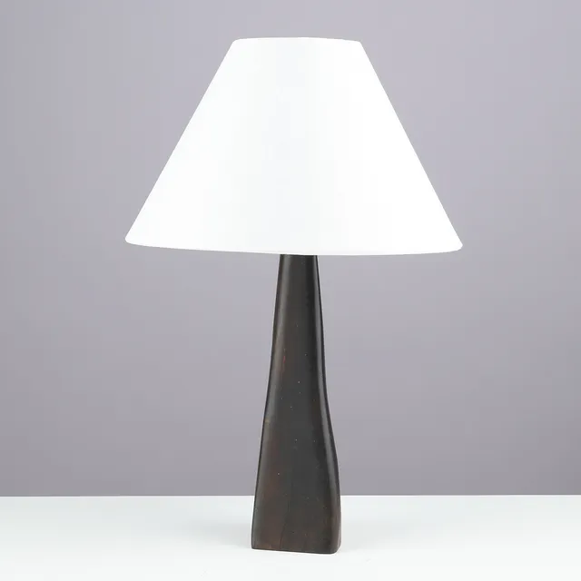Bordlampe af hardwood, 1900-tallets anden halvdel.
