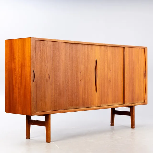 HENNING KJÆRNULF. Sideboard / Highboard in Teakholz für Bruno Hansen, Dänemark, 1960er Jahre.