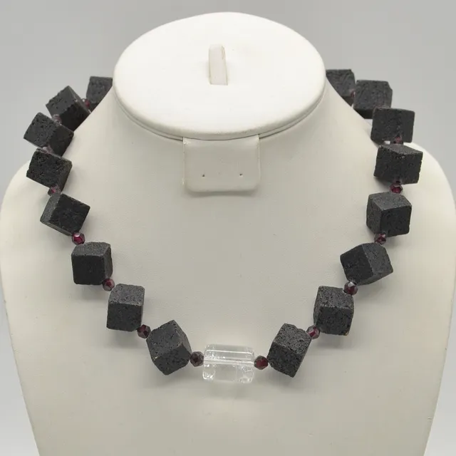 DESIGNERCOLLIER, LAVAPERLEN, ALMANDIN, BERGKRISTALL, 800ER SILBERVERSCHLUSS, DEUTSCHLAND, UM 1990ER JAHRE.
