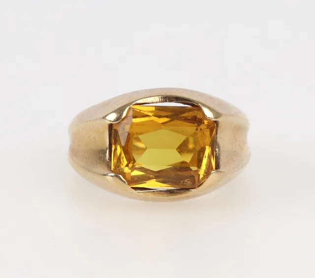 Gold ring with yellow synthetic. sapphire, 4.6 g.