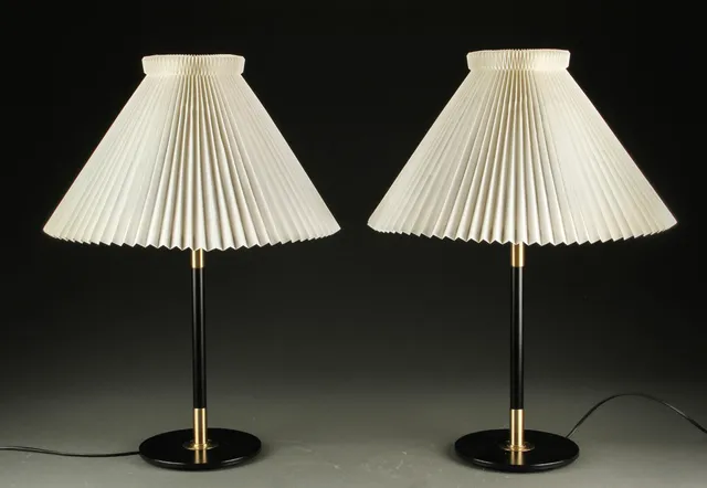 Aage Petersen for Le Klint. Et par bordlamper model 352 (2)
