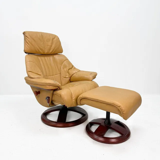 FÅTÖLJ - Stressless modell, med fotpall, ljusbrun 1900 tal.