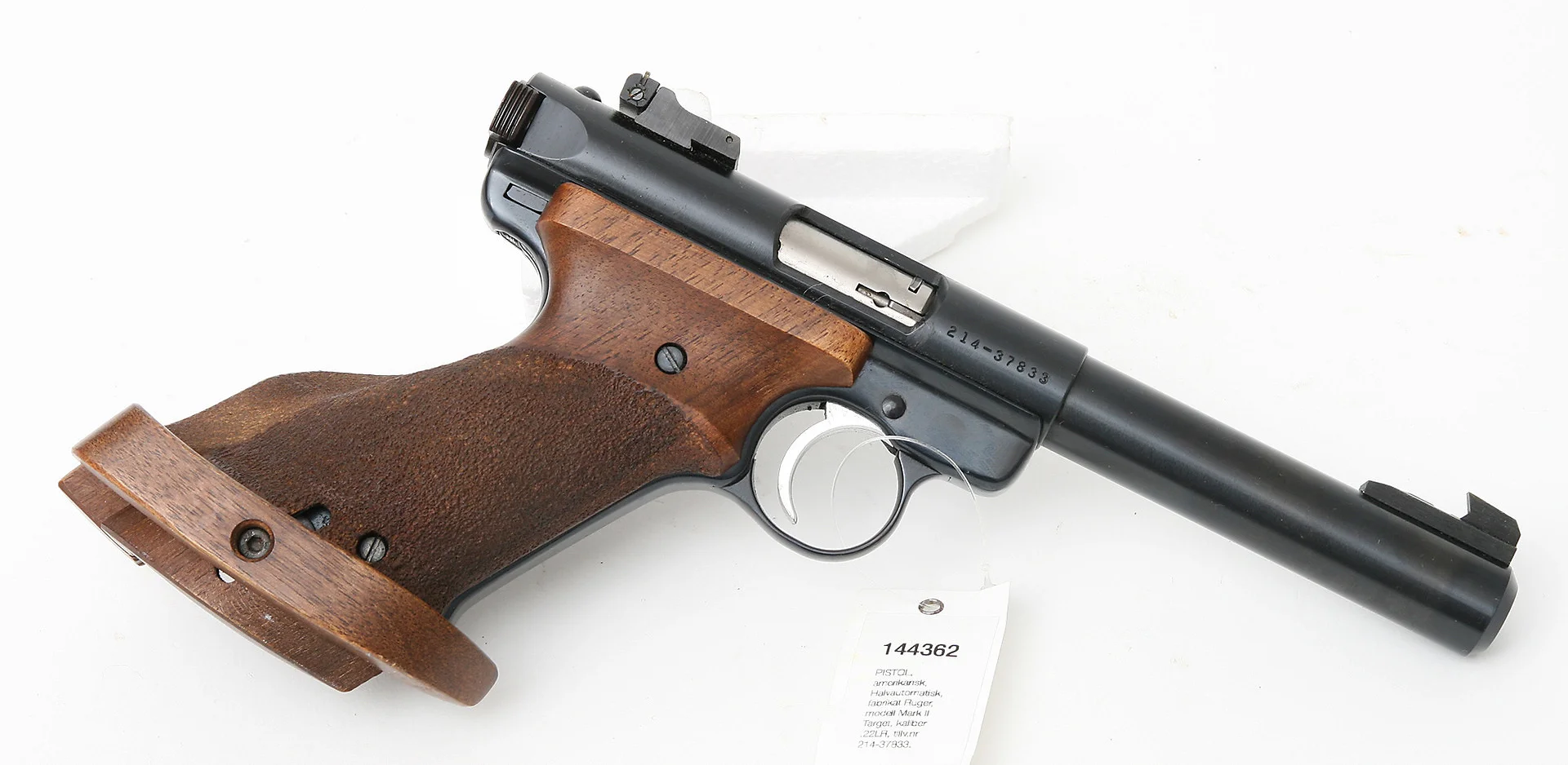 (246) PISTOL, amerikansk, Halvautomatisk, fabrikat Ruger, modell Mark II Target, kaliber .22LR, tillv.nr 214-37833. — Pistols — Mauritz Widforss