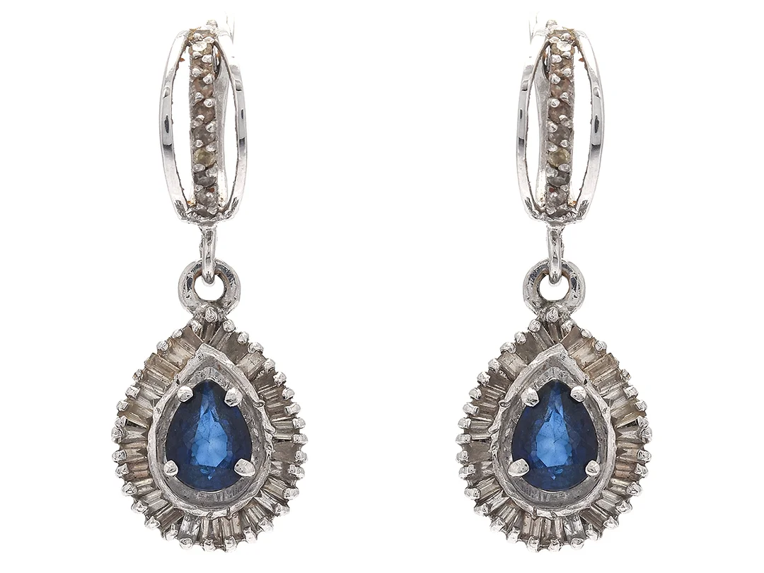 Örhängen ett par vitguld 18K H:ca3cm 6,6g diamanter 18xca0,01ct+Baguettslipade 56xca0,02-0,03ct — Smycken/Örhängen — Kaplans